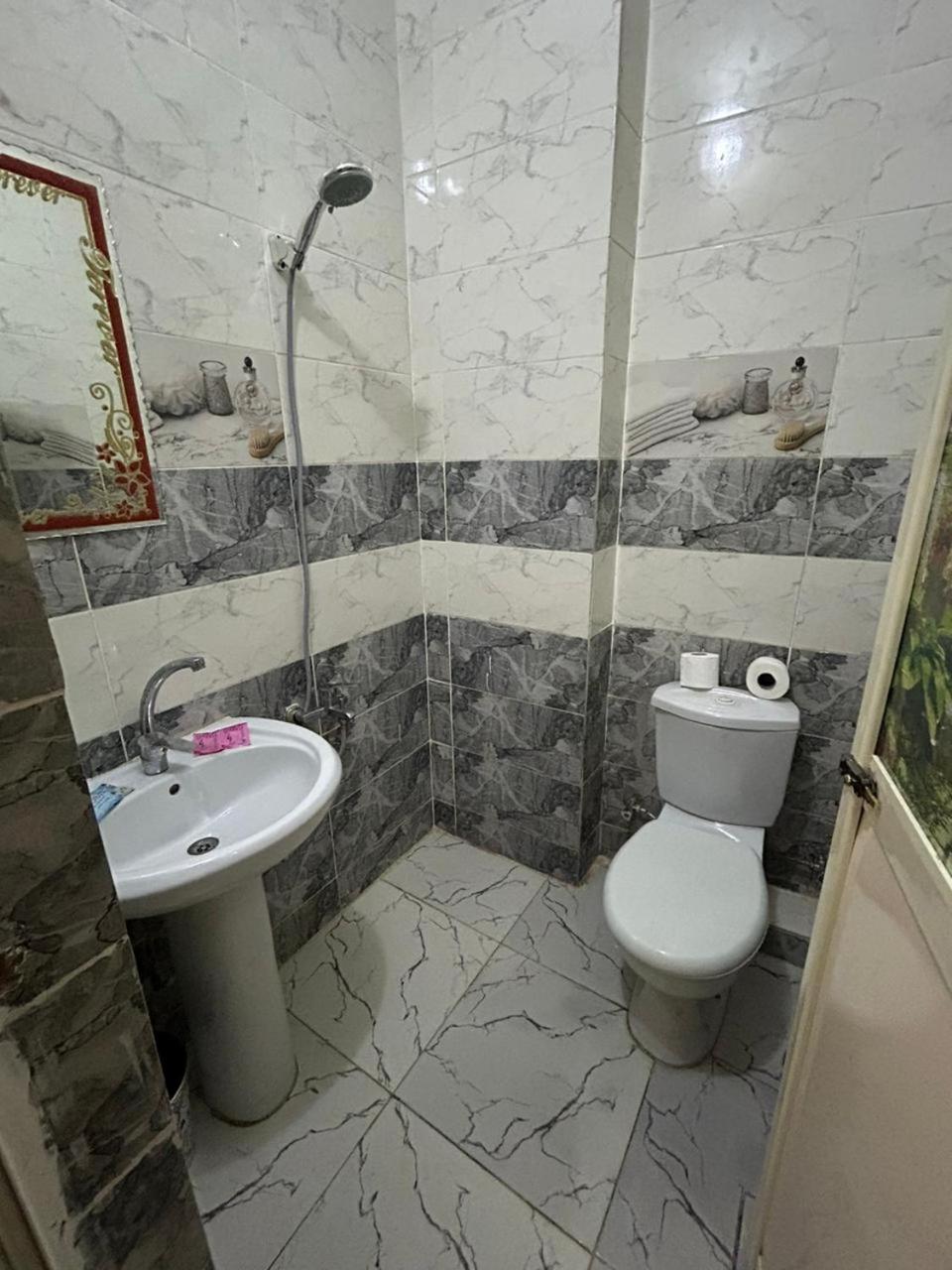 Mesho Falcon Pyramids View Inn Kafret el-Gabal Exterior foto